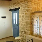 To Portoni Fogadó *