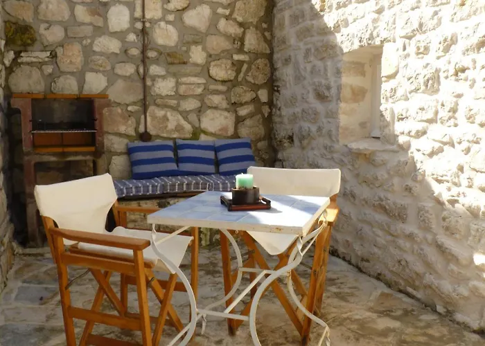 To Portoni * Poros (Lefkada)